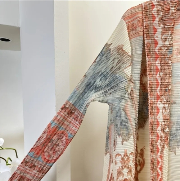 Abaya Pleaded Dubai Style - Picture 4 of 5